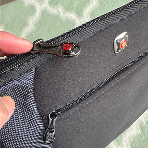 SwissGear Lunar Black and Gray tablet Sleeve case with zipper - Picture 6 of 8